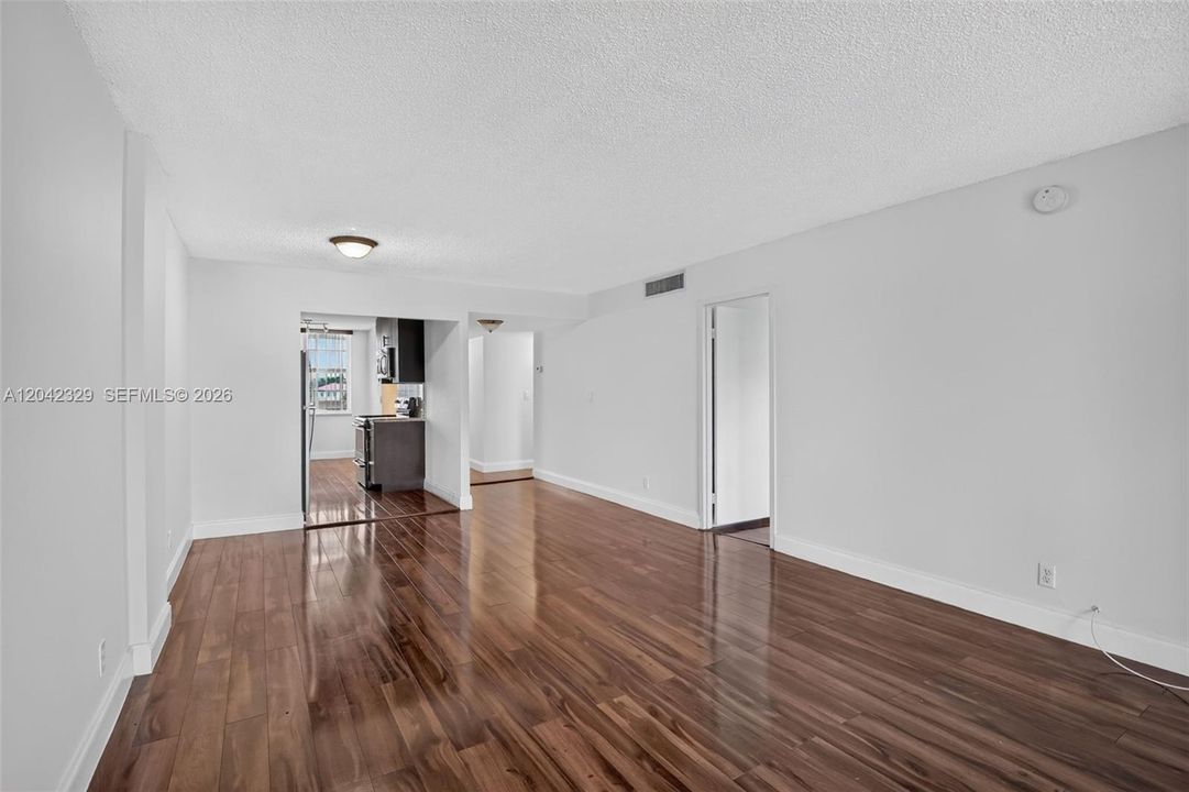 For Sale: $249,900 (2 beds, 2 baths, 1015 Square Feet)