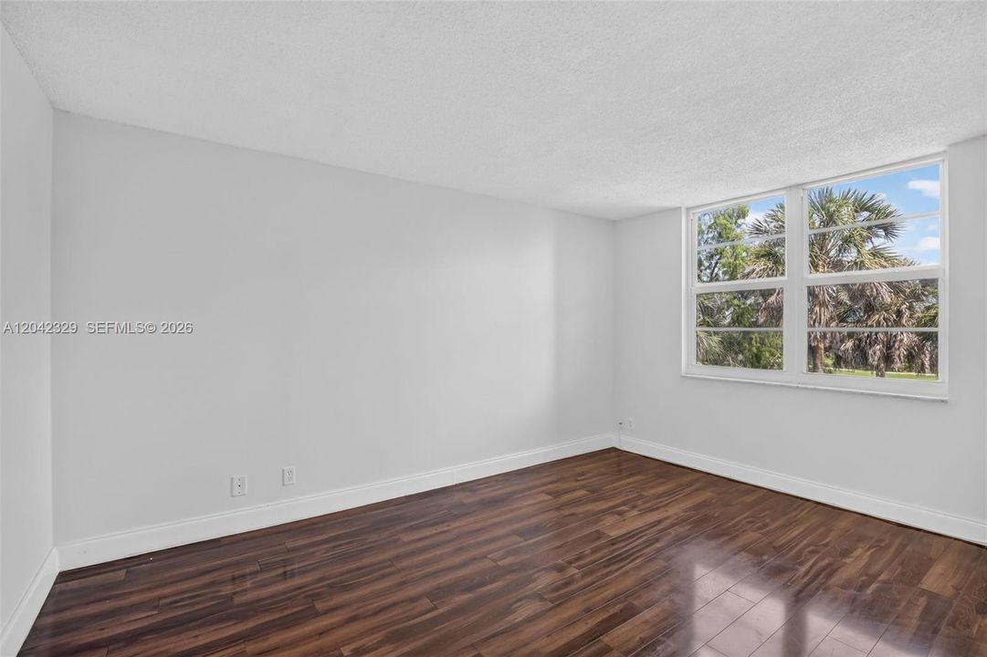 For Sale: $249,900 (2 beds, 2 baths, 1015 Square Feet)