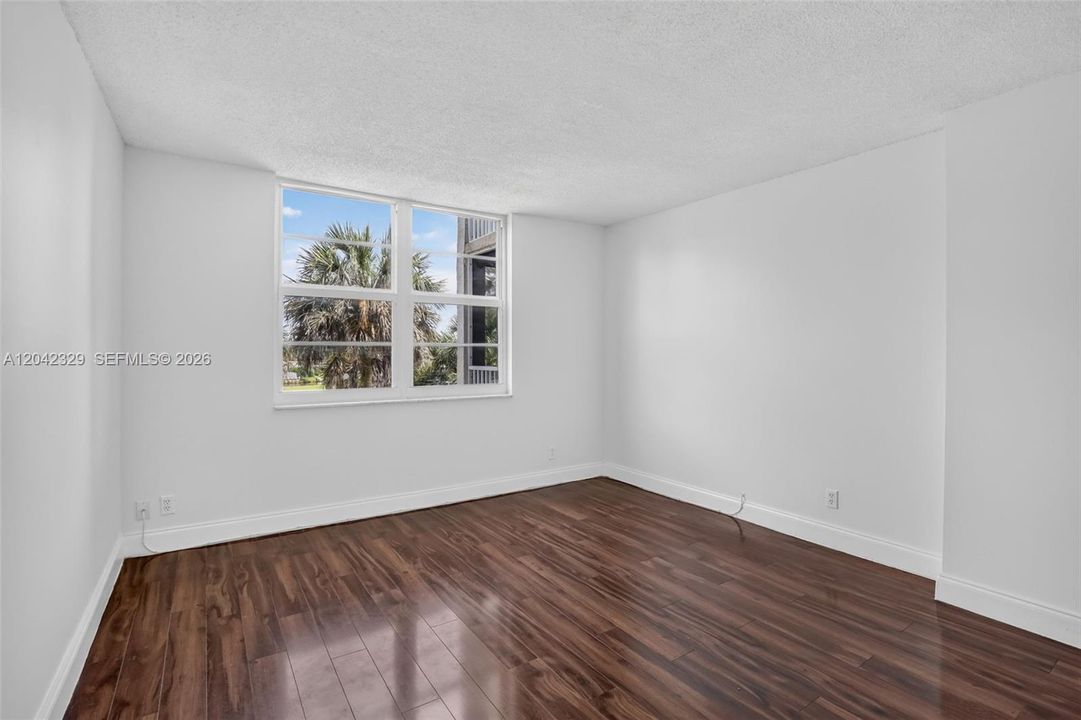 For Sale: $249,900 (2 beds, 2 baths, 1015 Square Feet)