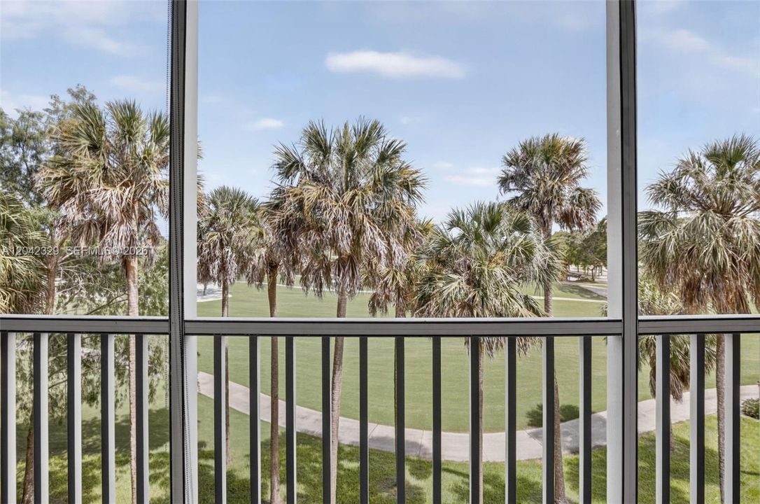 For Sale: $249,900 (2 beds, 2 baths, 1015 Square Feet)