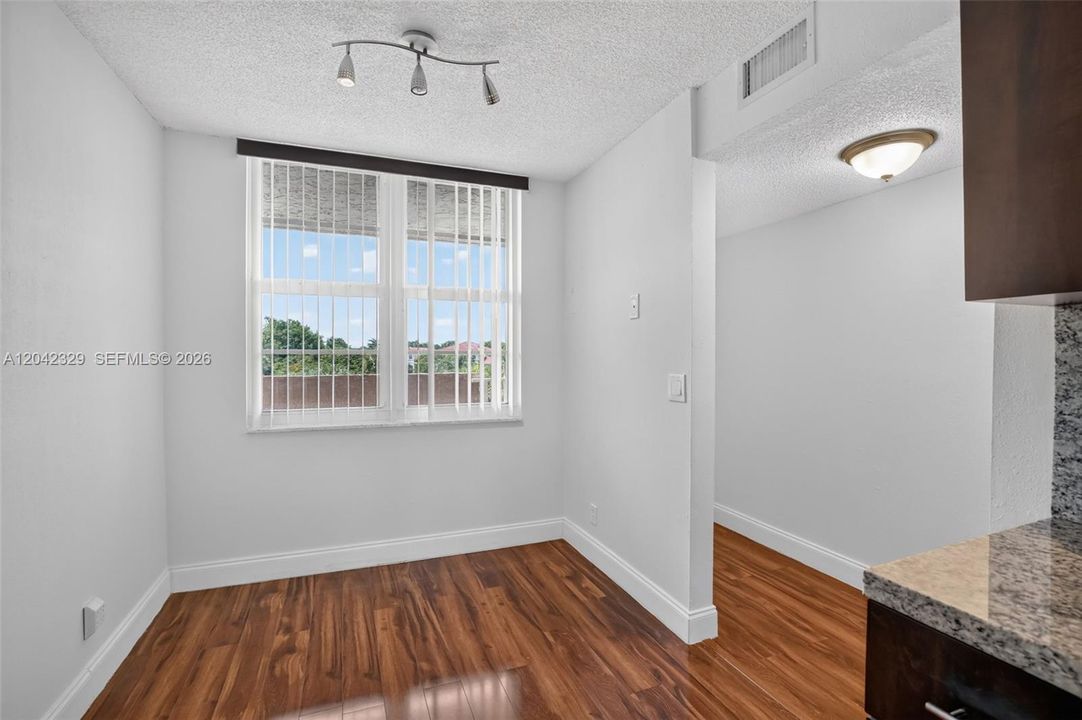 For Sale: $249,900 (2 beds, 2 baths, 1015 Square Feet)