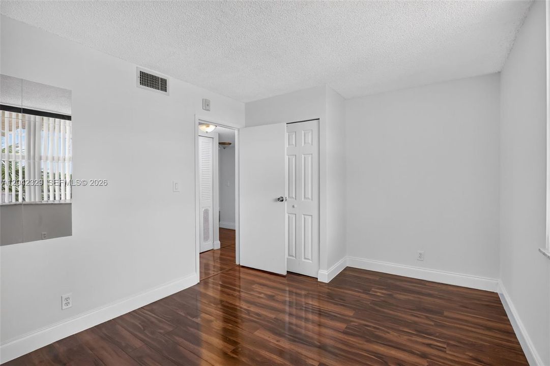 For Sale: $249,900 (2 beds, 2 baths, 1015 Square Feet)