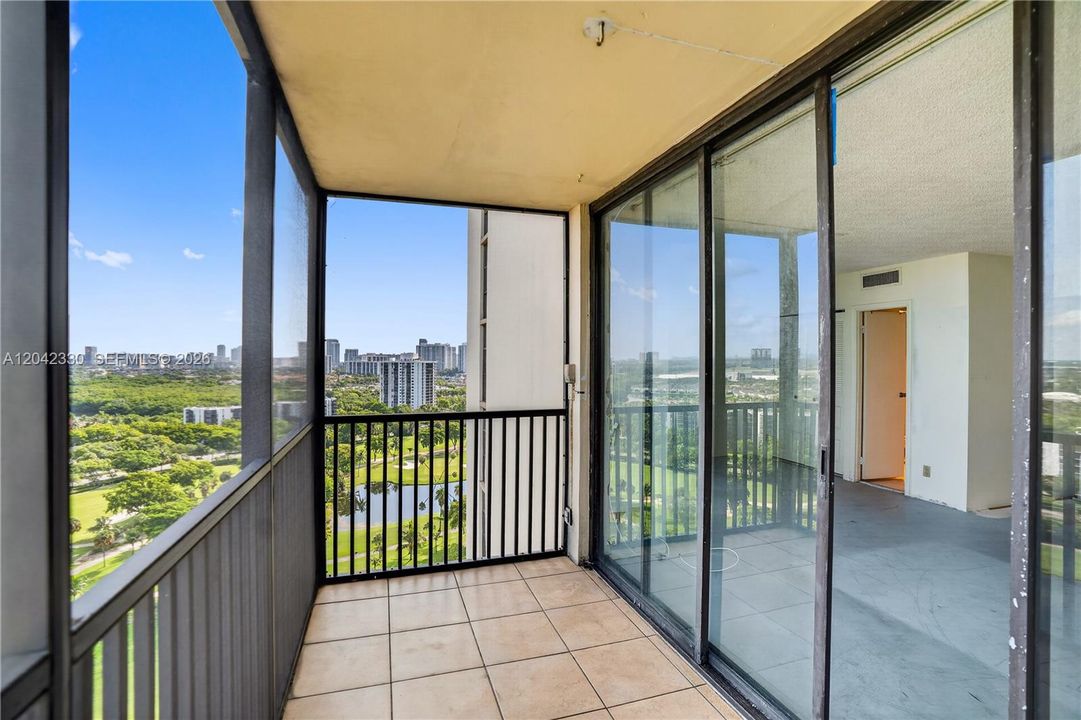 На продажу: $209,000 (2 спален, 2 ванн, 1138 Квадратных фут)