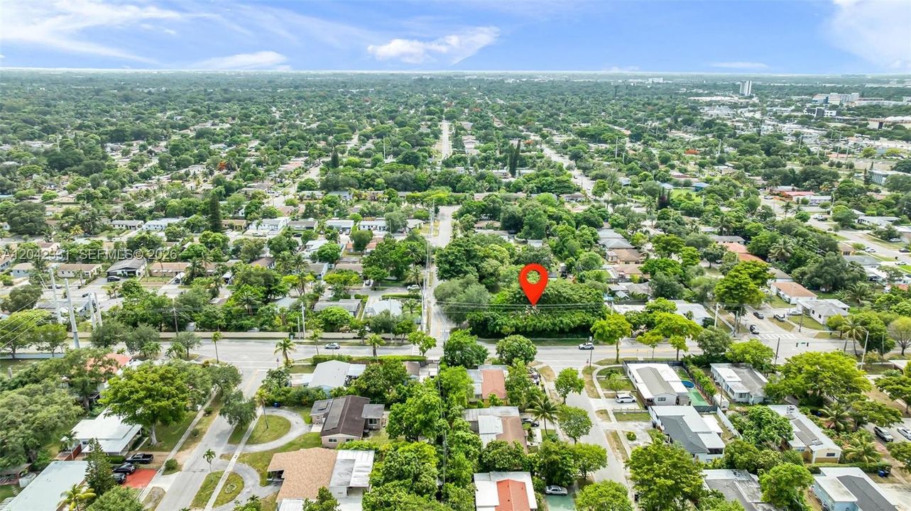На продажу: $699,000 (0.28 acres)