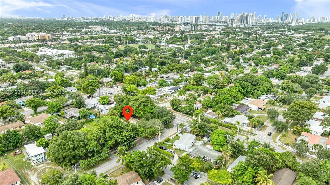 На продажу: $699,000 (0.28 acres)