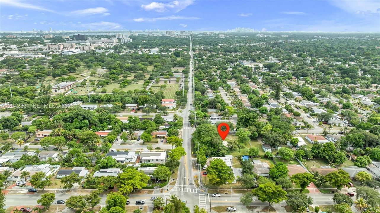 На продажу: $699,000 (0.28 acres)