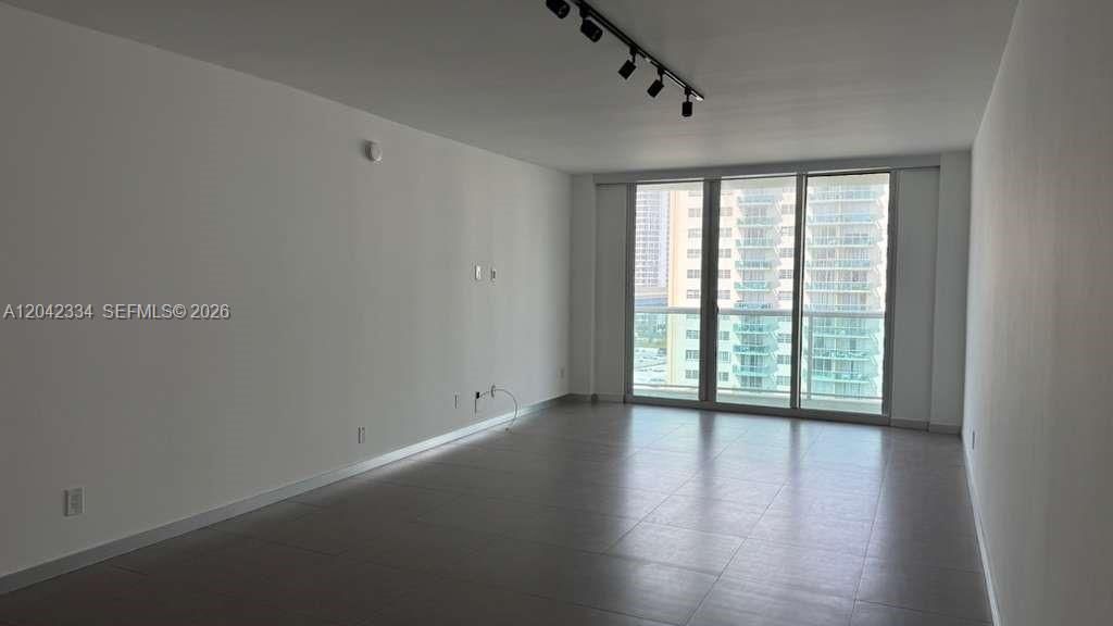 En Venta: $342,000 (1 camas, 1 baños, 1005 Pies cuadrados)