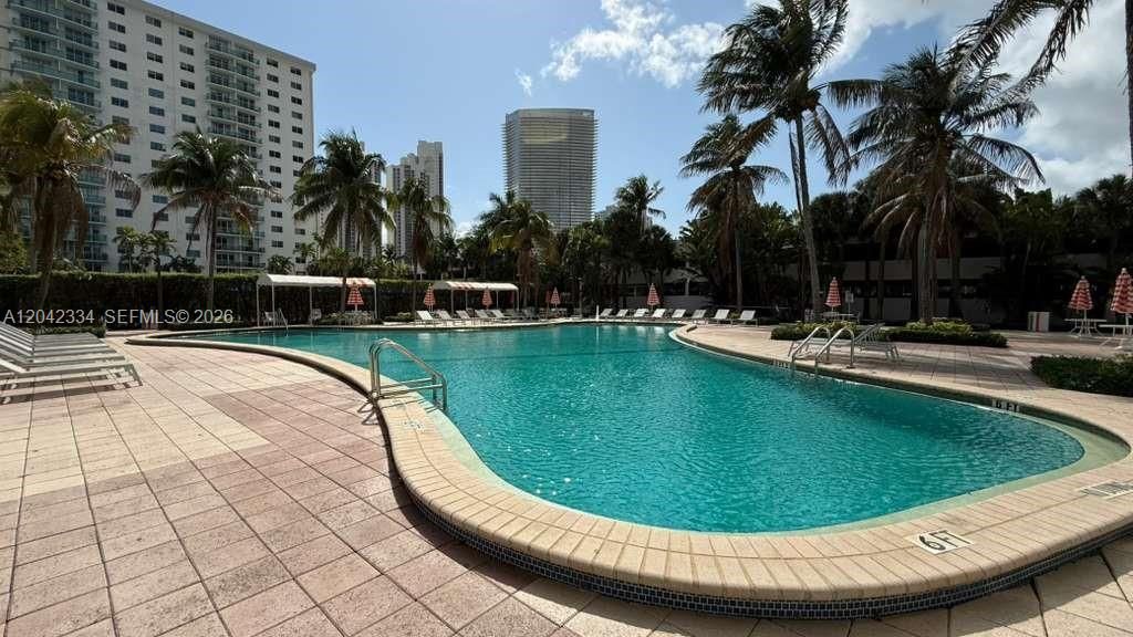 En Venta: $342,000 (1 camas, 1 baños, 1005 Pies cuadrados)