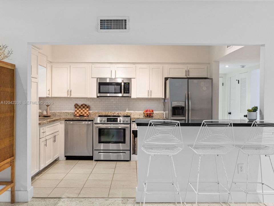 Kitchen with Breakfast Bar