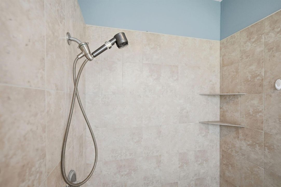 52-web-or-mls-426-ne-vanda-terrado
