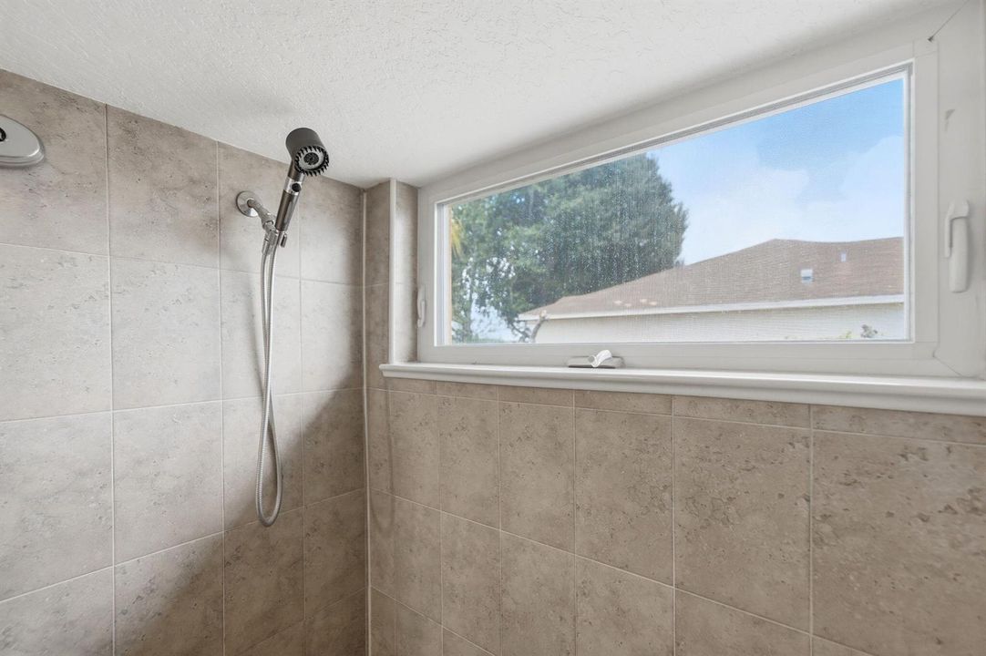 17-web-or-mls-426-ne-vanda-terrado