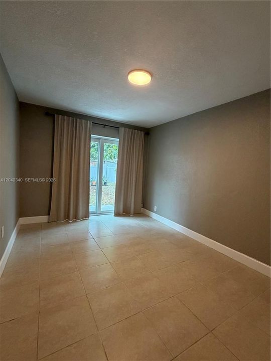 В аренду: $3,800 (4 спален, 2 ванн, 1313 Квадратных фут)