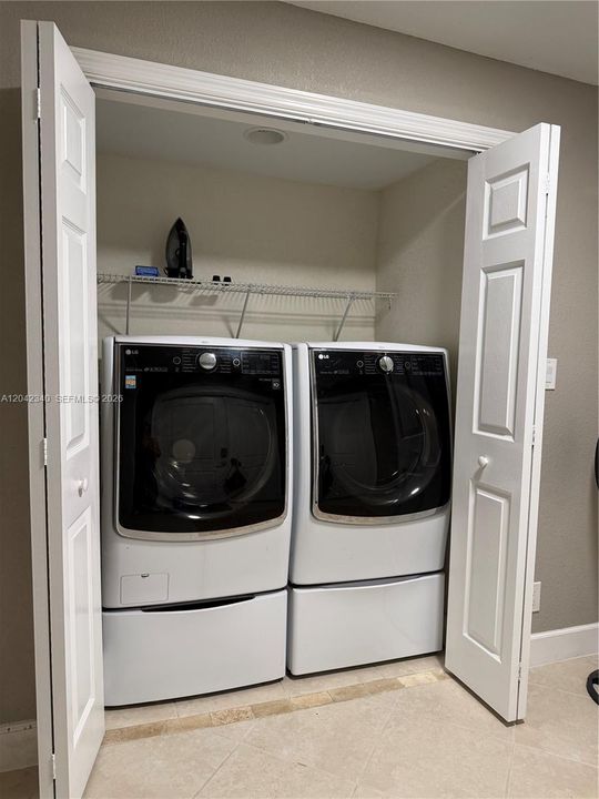 В аренду: $3,800 (4 спален, 2 ванн, 1313 Квадратных фут)