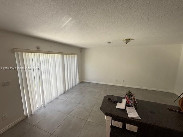 En Renta: $2,650 (3 camas, 2 baños, 1330 Pies cuadrados)