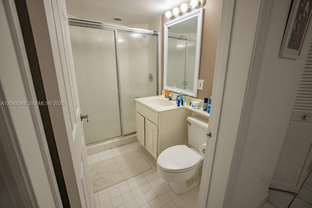 Active With Contract: $3,000 (2 beds, 2 baths, 910 Square Feet)
