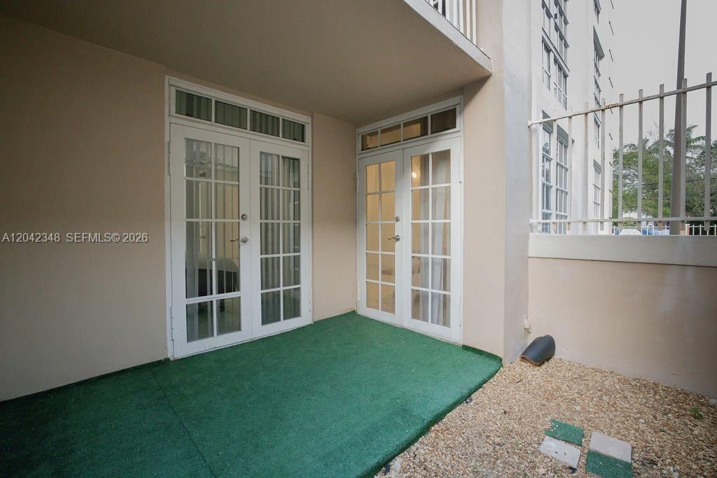 Active With Contract: $3,000 (2 beds, 2 baths, 910 Square Feet)