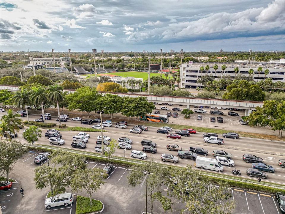 Active With Contract: $3,000 (2 beds, 2 baths, 910 Square Feet)