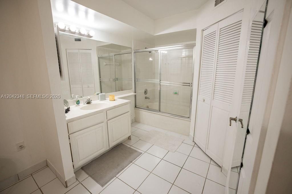 Active With Contract: $3,000 (2 beds, 2 baths, 910 Square Feet)