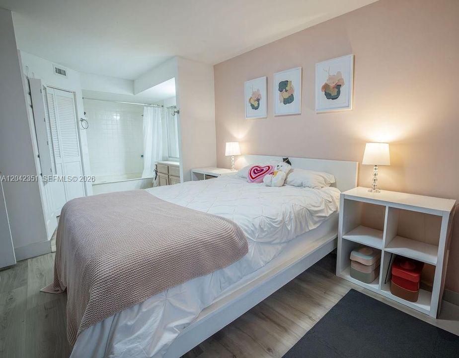 Под контрактом: $3,000 (2 спален, 2 ванн, 910 Квадратных фут)
