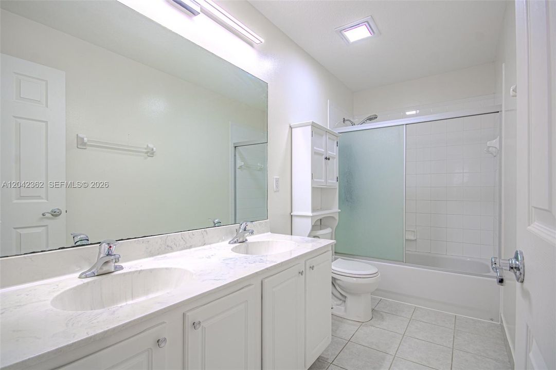 В аренду: $2,600 (2 спален, 2 ванн, 1191 Квадратных фут)