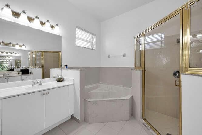 В аренду: $3,400 (4 спален, 3 ванн, 2073 Квадратных фут)