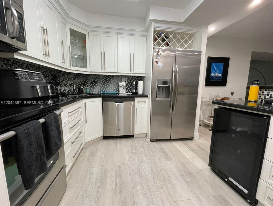 В аренду: $3,200 (1 спален, 1 ванн, 930 Квадратных фут)