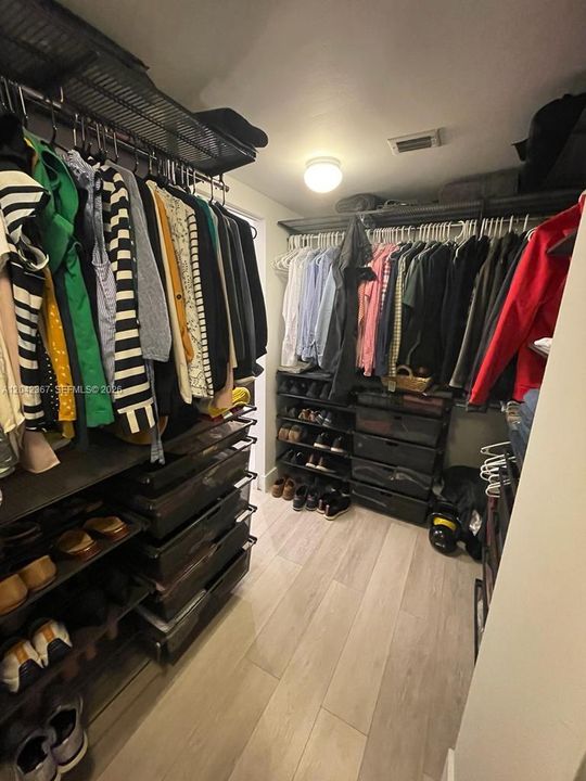В аренду: $3,200 (1 спален, 1 ванн, 930 Квадратных фут)