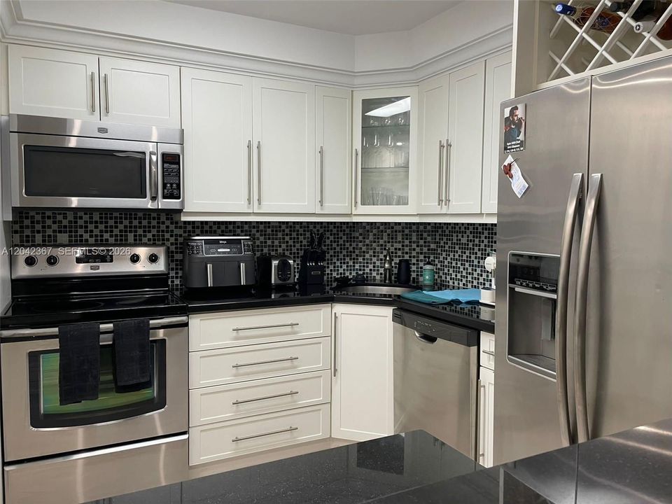 В аренду: $3,200 (1 спален, 1 ванн, 930 Квадратных фут)