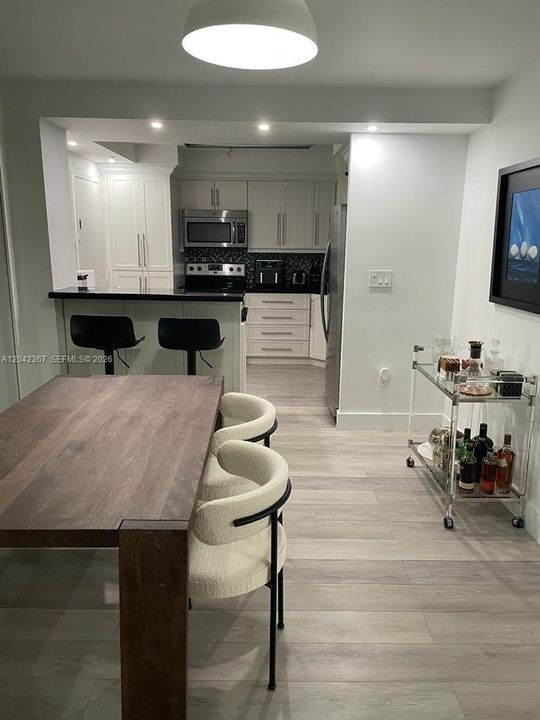В аренду: $3,200 (1 спален, 1 ванн, 930 Квадратных фут)