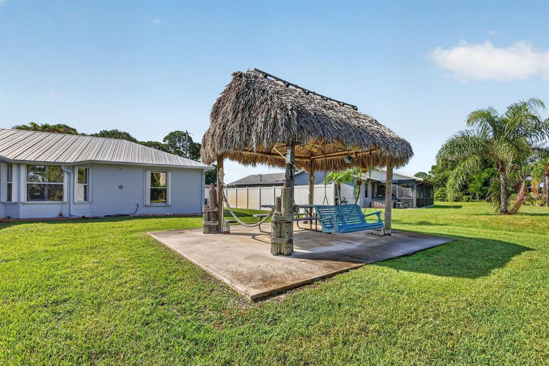 Tiki hut with Power