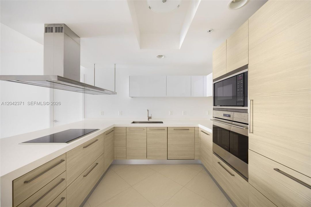 В аренду: $6,900 (2 спален, 3 ванн, 1808 Квадратных фут)