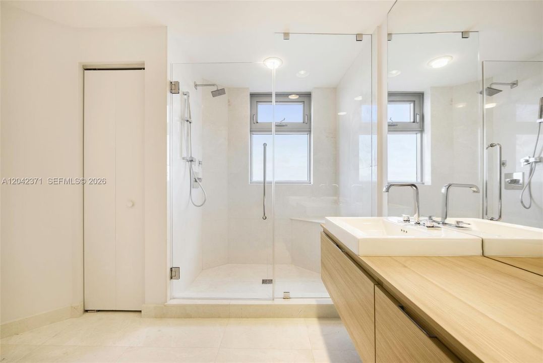 В аренду: $6,900 (2 спален, 3 ванн, 1808 Квадратных фут)