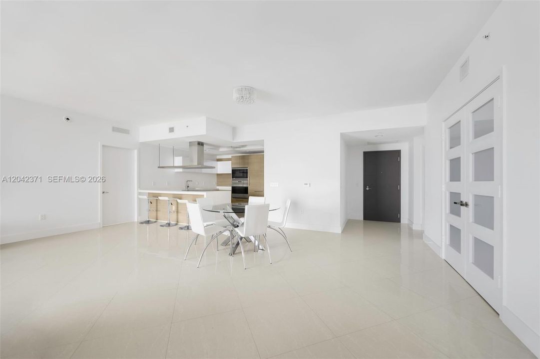 В аренду: $6,900 (2 спален, 3 ванн, 1808 Квадратных фут)