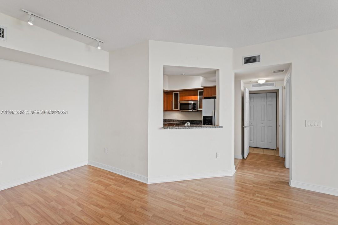 For Sale: $499,000 (2 beds, 2 baths, 1020 Square Feet)