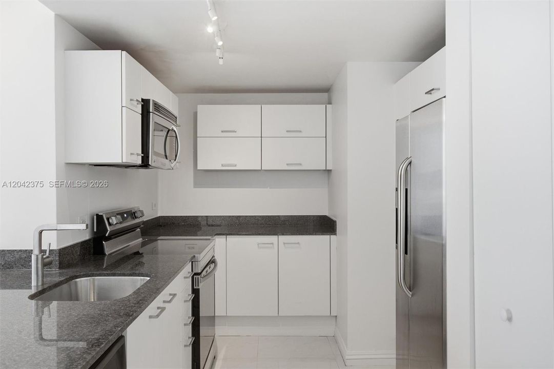 В аренду: $3,200 (2 спален, 2 ванн, 1075 Квадратных фут)