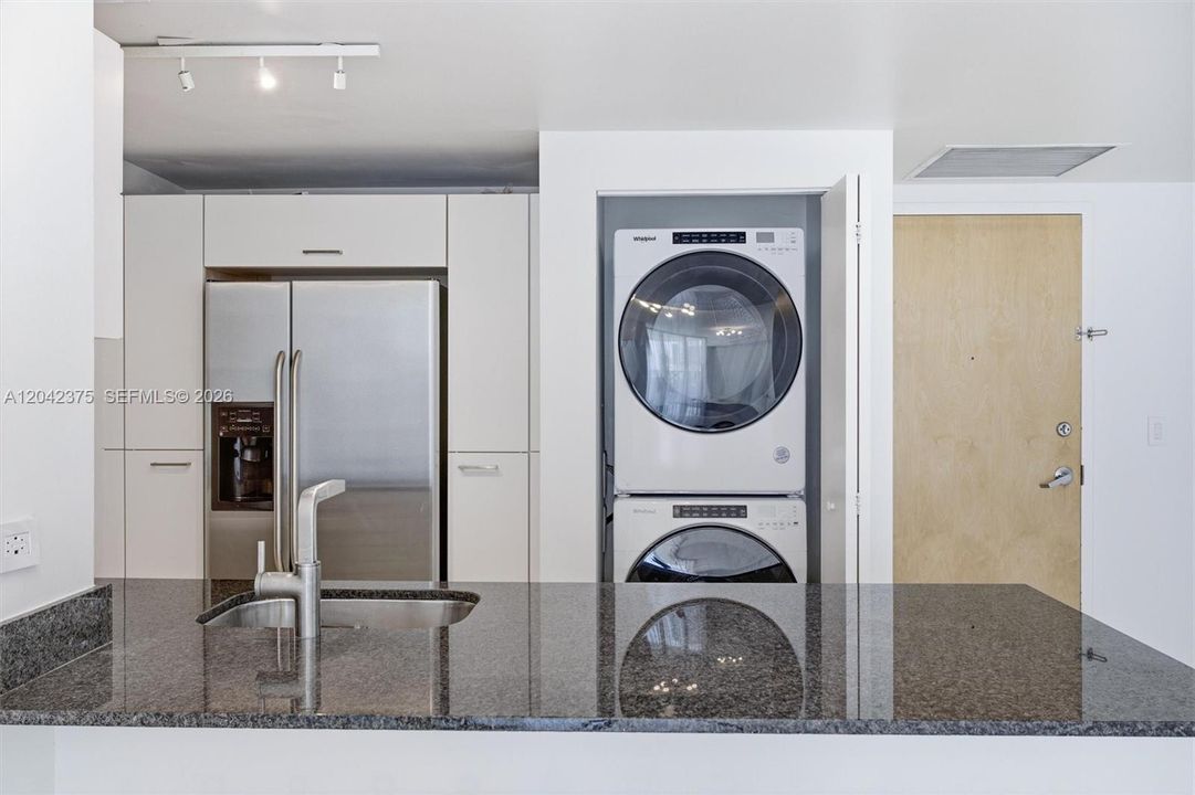 В аренду: $3,200 (2 спален, 2 ванн, 1075 Квадратных фут)