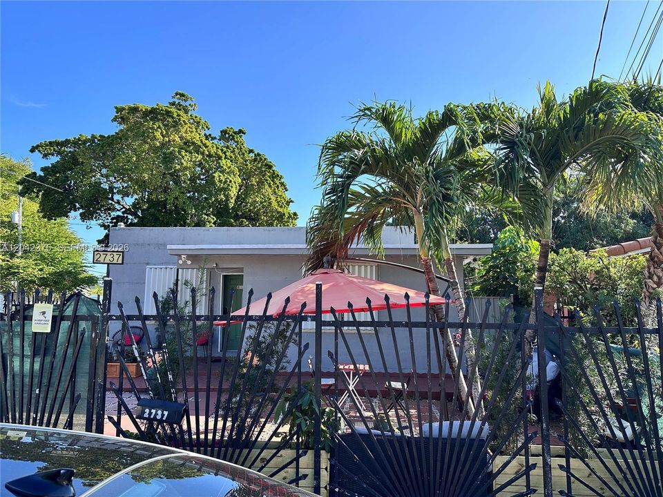 For Sale: $499,000 (7 beds, 3 baths, 1253 Square Feet)