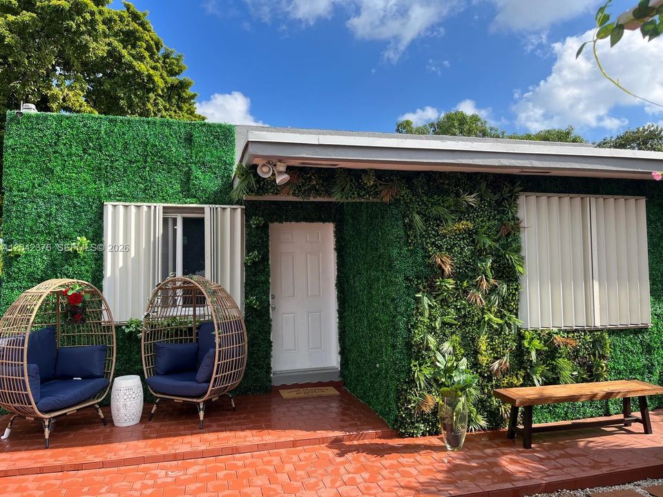 For Sale: $499,000 (7 beds, 3 baths, 1253 Square Feet)