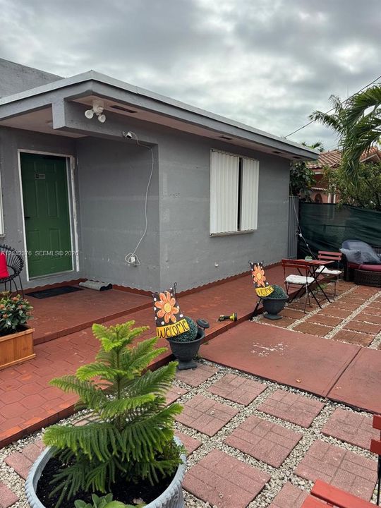 For Sale: $499,000 (7 beds, 3 baths, 1253 Square Feet)