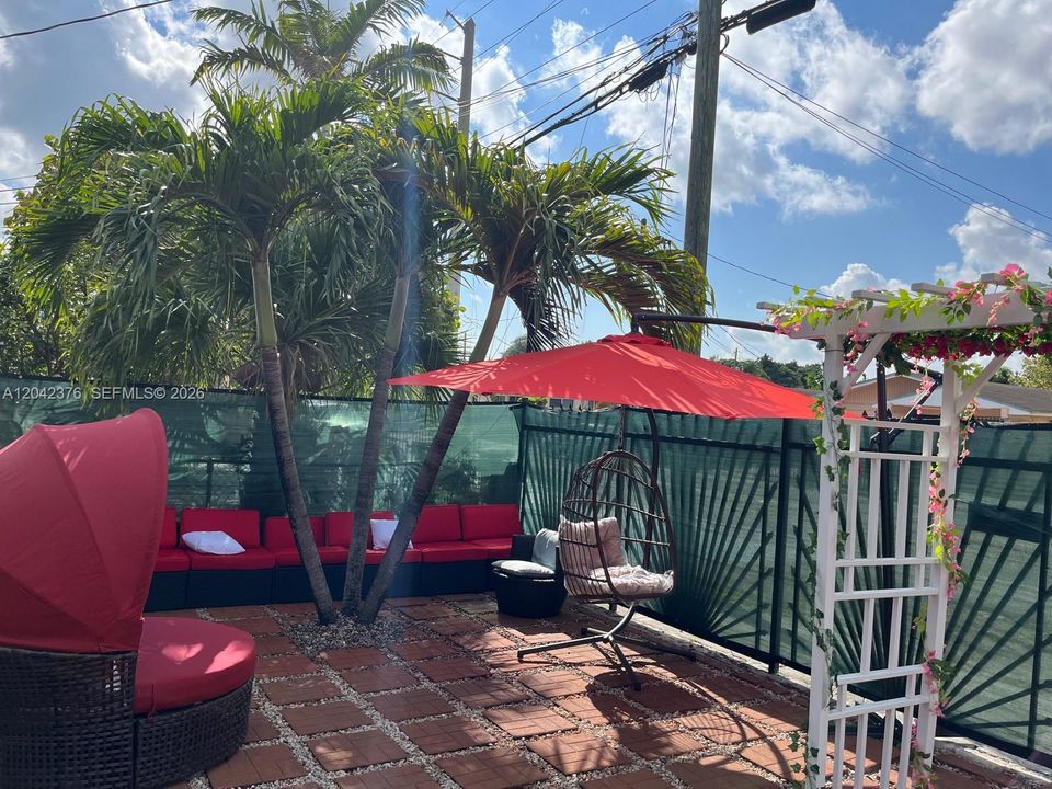 For Sale: $499,000 (7 beds, 3 baths, 1253 Square Feet)