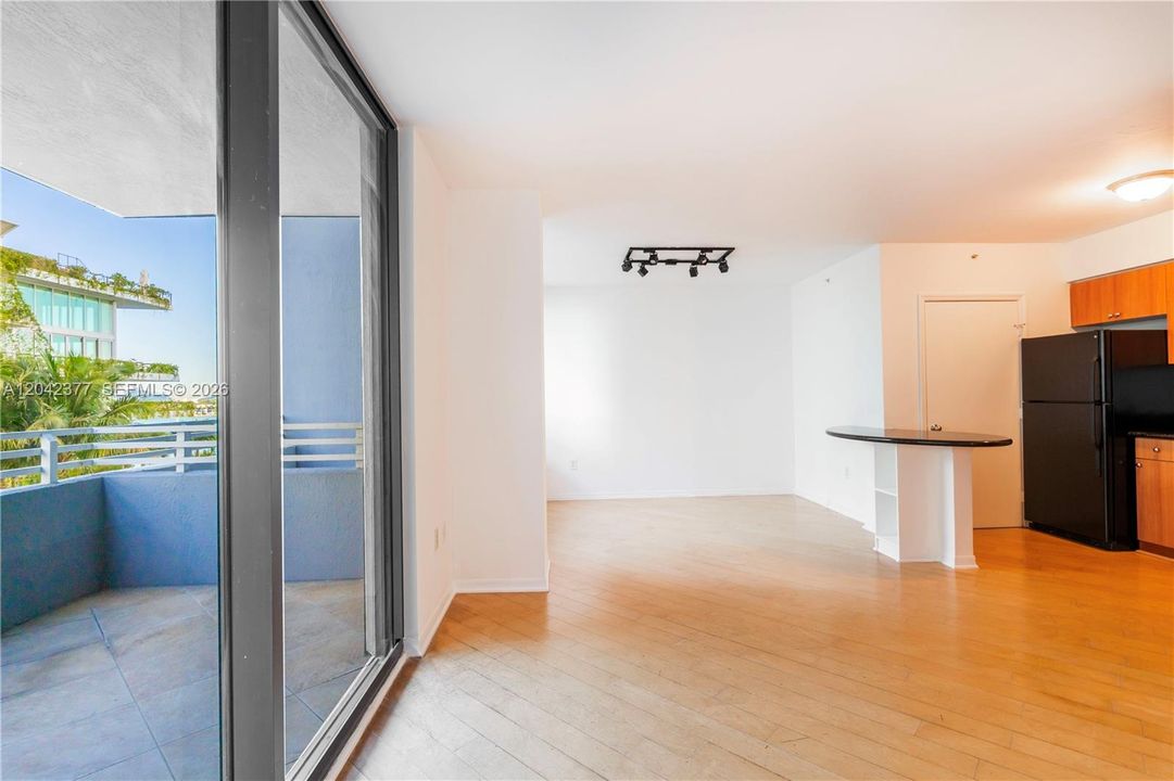 В аренду: $3,400 (1 спален, 1 ванн, 793 Квадратных фут)