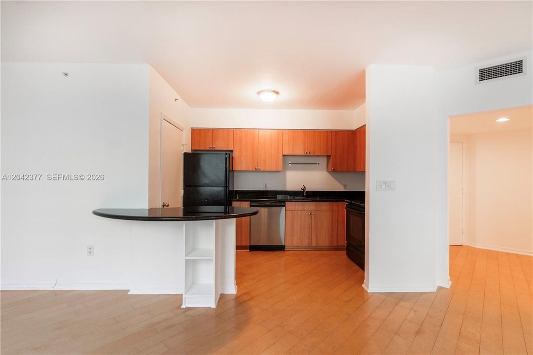 В аренду: $3,400 (1 спален, 1 ванн, 793 Квадратных фут)