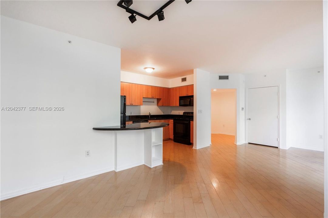 В аренду: $3,400 (1 спален, 1 ванн, 793 Квадратных фут)