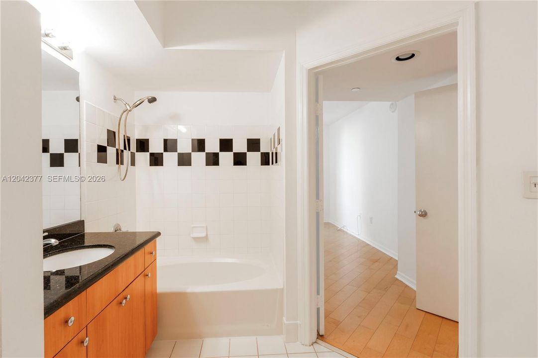 В аренду: $3,400 (1 спален, 1 ванн, 793 Квадратных фут)