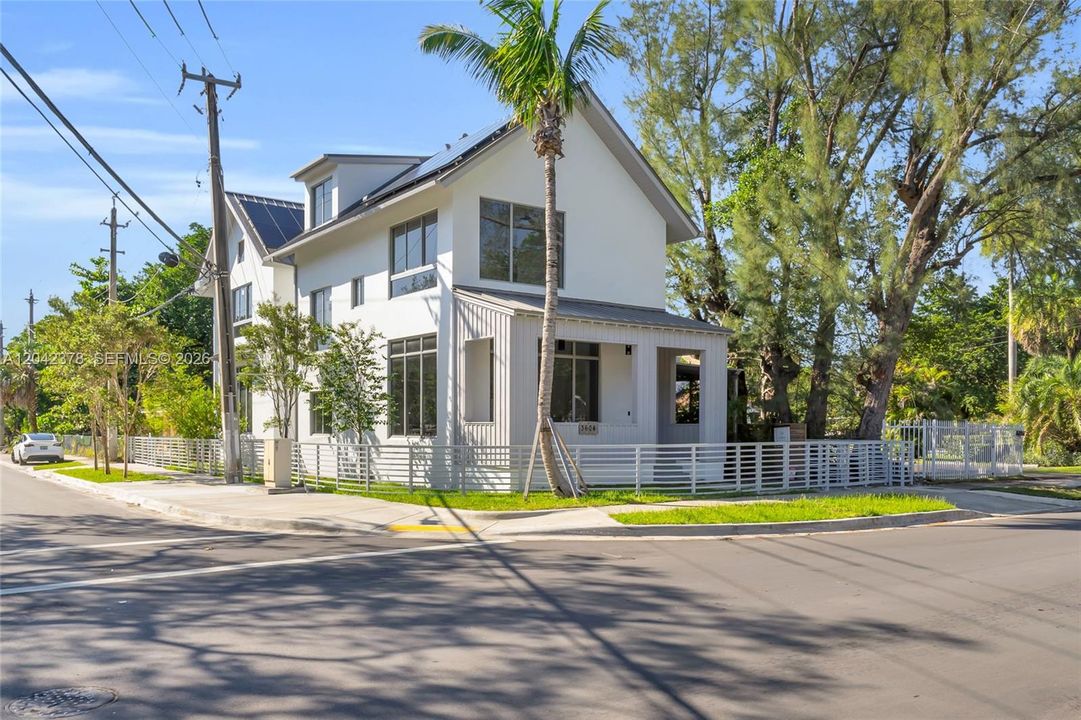 For Sale: $1,745,000 (4 beds, 2 baths, 2200 Square Feet)