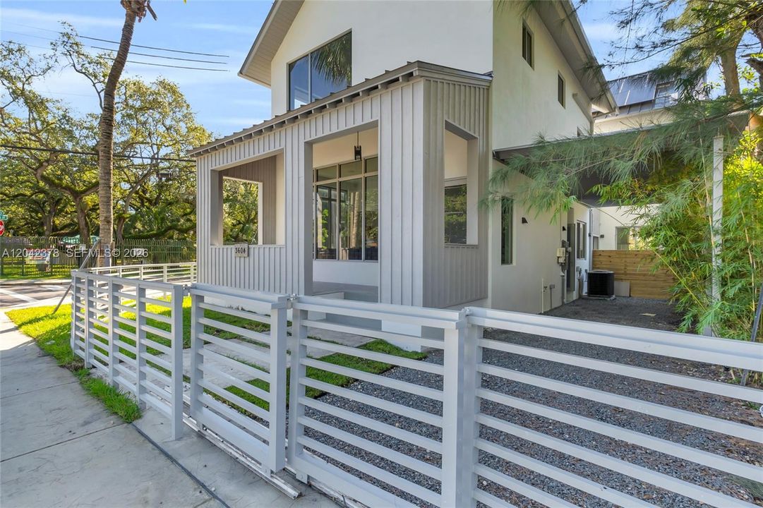 For Sale: $1,745,000 (4 beds, 2 baths, 2200 Square Feet)