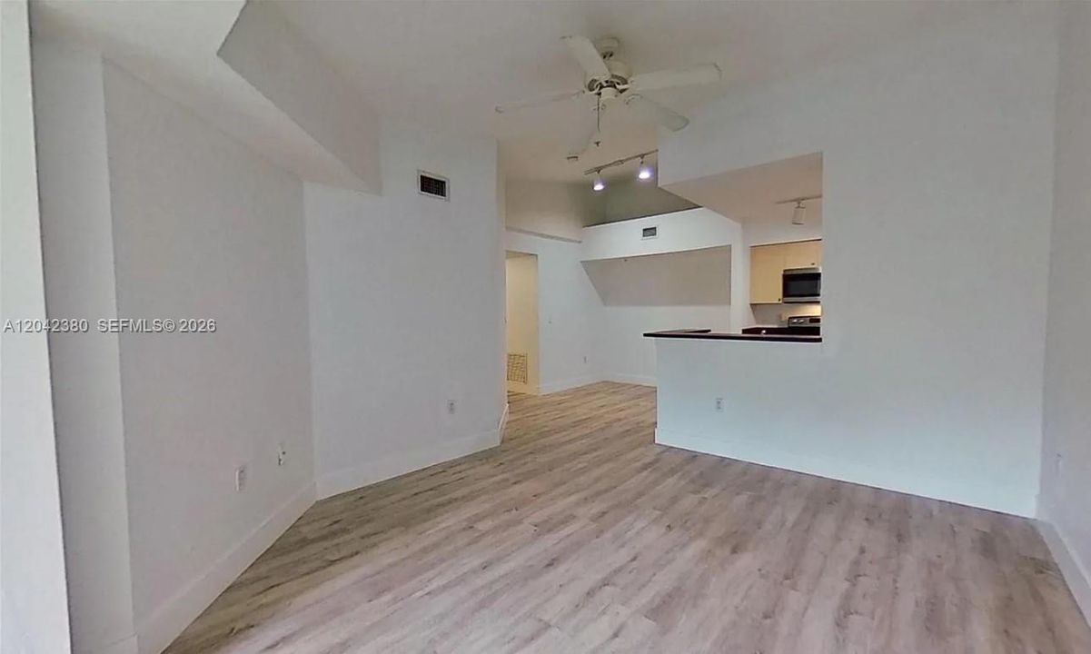В аренду: $2,200 (1 спален, 1 ванн, 800 Квадратных фут)