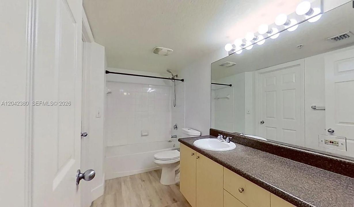 В аренду: $2,200 (1 спален, 1 ванн, 800 Квадратных фут)