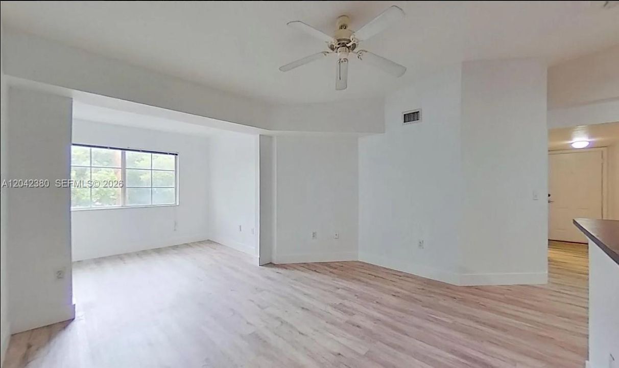 В аренду: $2,200 (1 спален, 1 ванн, 800 Квадратных фут)