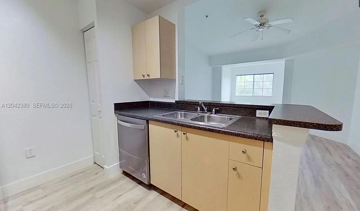 В аренду: $2,200 (1 спален, 1 ванн, 800 Квадратных фут)